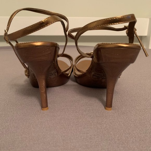 Sizzle by Coloriffics Monterrey Platform Sandal, Bronze, Size 8.5M - Picture 4 of 10